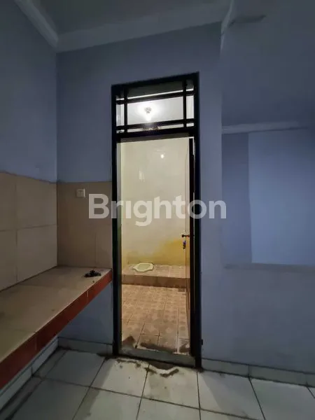 image RUKO GANDENG SEWA 2 1/2 LANTAI NAMIRA PENGASINAN PINGGIR TOL (8)