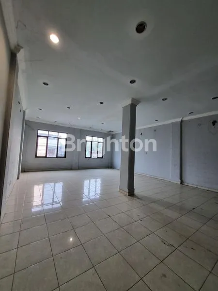 image RUKO GANDENG SEWA 2 1/2 LANTAI NAMIRA PENGASINAN PINGGIR TOL (4)