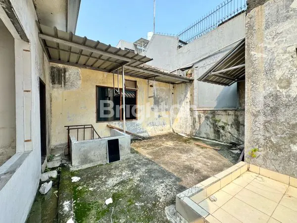image RUMAH HITUNG TANAH HARGA DI BAWAH NJOP BISA BANGUN GEDUNG PERKANTORAN DI CIDENG (4)
