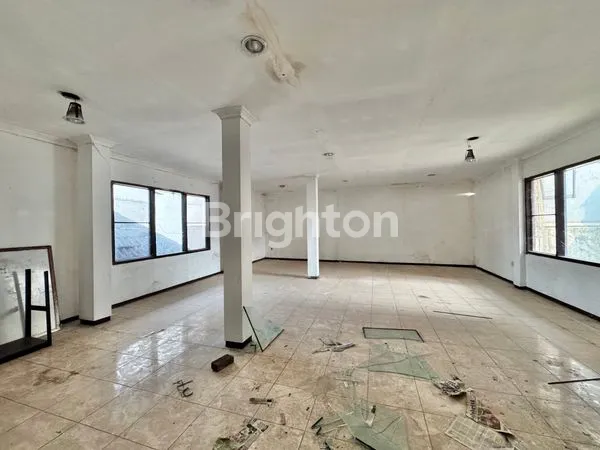 image RUMAH HITUNG TANAH HARGA DI BAWAH NJOP BISA BANGUN GEDUNG PERKANTORAN DI CIDENG (5)