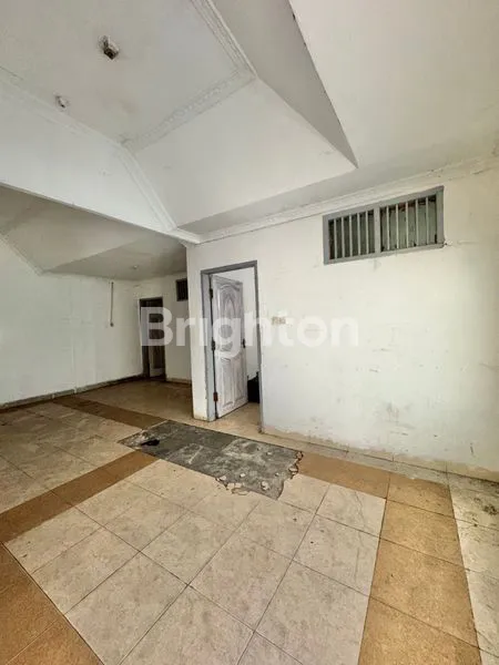 image RUMAH HITUNG TANAH HARGA DI BAWAH NJOP BISA BANGUN GEDUNG PERKANTORAN DI CIDENG (7)