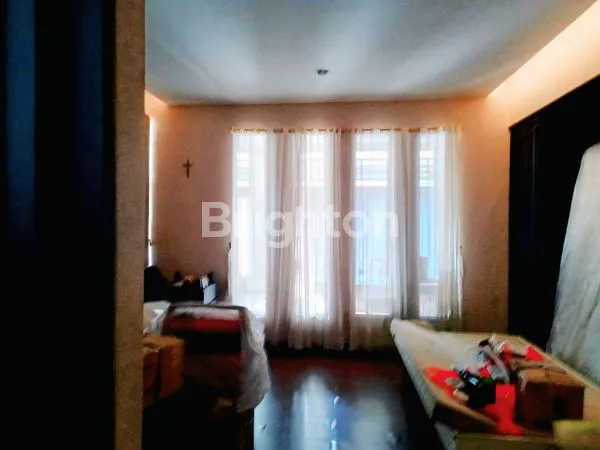 image RUMAH HOEK PINGGIR JALAN RAYA 2 LANTAI, STRATEGIS COCOK UNTUK HUNIAN MEWAH, KANTOR, F&B, MINIMARKET, KOS-KOSAN, TANJUNG DUREN, JAKARTA BARAT. (6)