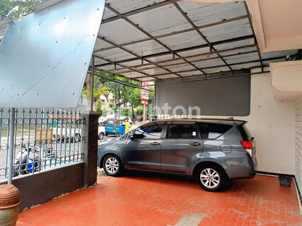 image RUMAH HOEK PINGGIR JALAN RAYA 2 LANTAI, STRATEGIS COCOK UNTUK HUNIAN MEWAH, KANTOR, F&B, MINIMARKET, KOS-KOSAN, TANJUNG DUREN, JAKARTA BARAT. (3)