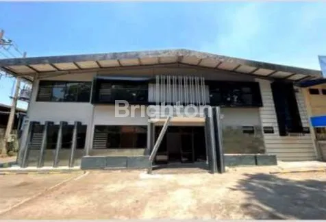 GUDANG BANGUNAN BARU STRATEGIS AREA RUNGKUT DEKAT TOL RUNGKUT AKSES SEMUA KENDARAAN BESAR SURABAYA