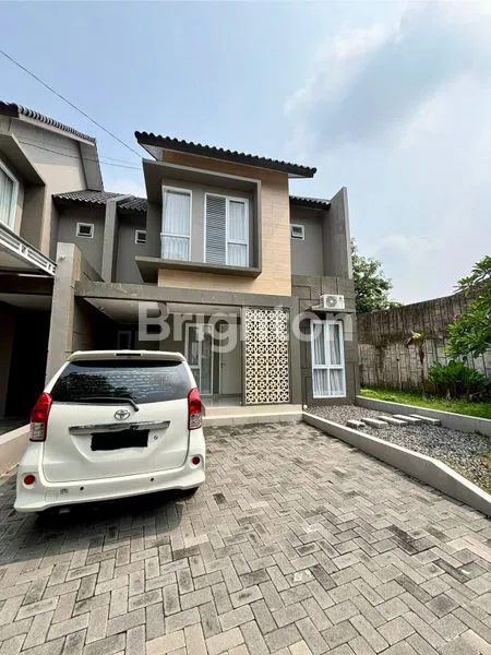 image RUMAH 2 LANTAI CLUSTER EKSKLUSIF DEKAT KOTA SOLO DAN SOLOBARU (1)