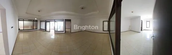 image DISEWAKAN RUMAH MANYAR LUAS SIAP PAKAI DALAM KOMPLEKS AMAN (4)