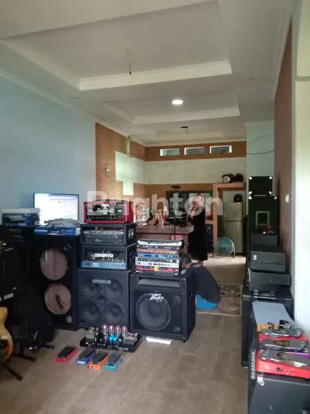 image RUMAH CANTIK NYAMAN DAN STRATEGIS DI MEKARJAYA (7)