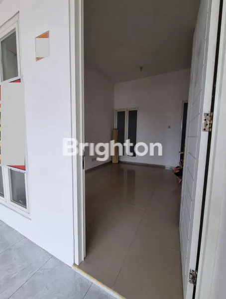 image DIJUAL CEPAT RUMAH 2 LANTAI SIAP HUNI DI GREEN SEMANGGI MANGROVE SURABAYA (4)