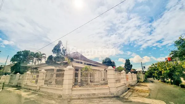 image RUMAH BESAR MEWAH DI TENGAH KOTA SOLO (1)