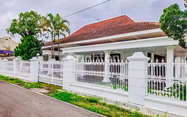 image RUMAH BESAR MEWAH DI TENGAH KOTA SOLO (2)