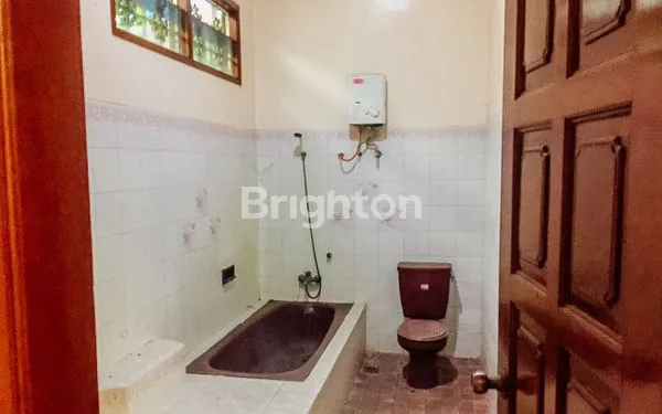 image RUMAH BESAR MEWAH DI TENGAH KOTA SOLO (8)