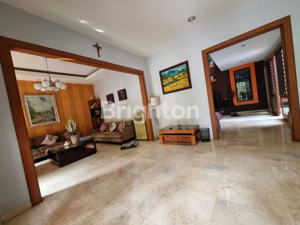 image RUMAH MEWAH 2 KAVLING 2 LANTAI KEMANG PRATAMA 3 BEKASI (3)