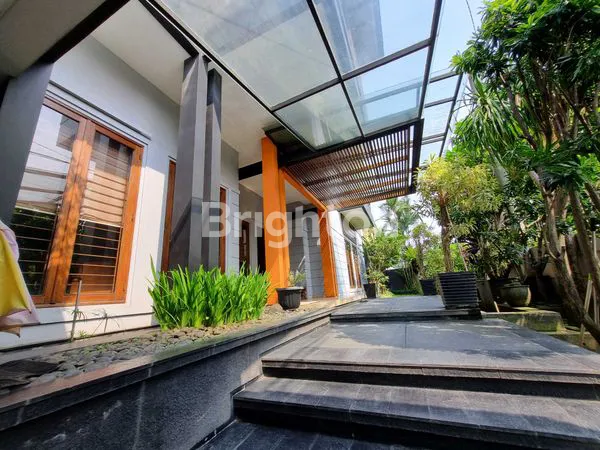 image RUMAH MEWAH 2 KAVLING 2 LANTAI KEMANG PRATAMA 3 BEKASI (2)