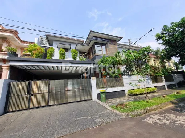 image RUMAH MEWAH 2 KAVLING 2 LANTAI KEMANG PRATAMA 3 BEKASI (1)