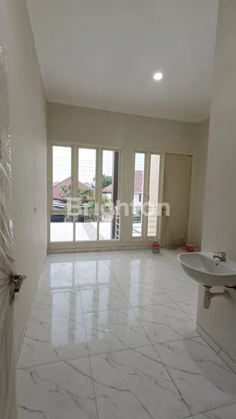 image RUKO 2 LANTAI DI JEMURSARI MEPET RUMAH SAKIT ISLAM DAN PLAZA MARINA (3)