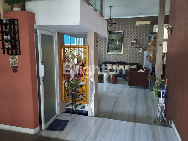 image DIJUAL CEPAT RUMAH 2 LT, SIAP PAKAI, ADA KOLAM RENANG , DEKAT DENGAN PEMERINTAHAN WALIKOTA TANGERANG SELATAN,DI VILLA DAGO TOL CIPUTAT, TANGSEL (2)