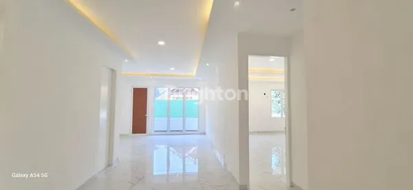 image RUMAH BARU SIAP HUNI DI CLUSTER PREMIUM TAMAN BROMO LIPPO KARAWACI (7)