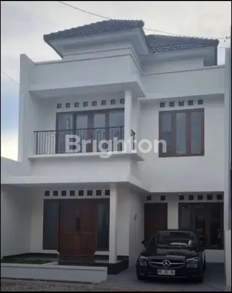 image RUMAH MEWAH TENGAH KOTA SOLO (4)