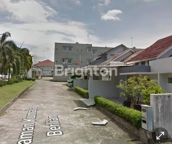 image HOT LISTING!  (2)