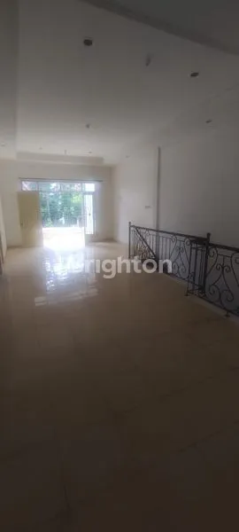 image RUMAH KLASIK DI KELAPA GADING JAKARTA UTARA (6)