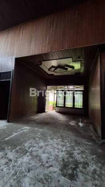 image RUMAH KAYU 2 LANTAI NUANSA MODERN TENGAH KOTA (2)