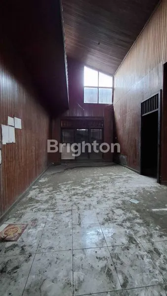 image RUMAH KAYU 2 LANTAI NUANSA MODERN TENGAH KOTA (3)