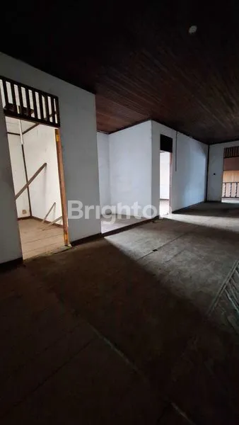 image RUMAH KAYU 2 LANTAI NUANSA MODERN TENGAH KOTA (5)