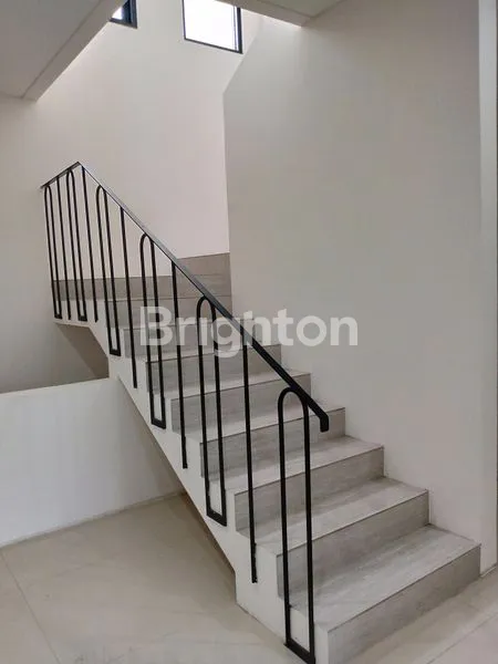 image RUMAH MODERN EROPA 3 LT BARU GRESS STRATEGIS DEKAT TOLL JUANDA DAN PETRA ACYTIA CLUB HOUSE POCAN DAN UINSA SERTA UPN DAN POLTEK PELAYARAN (6)