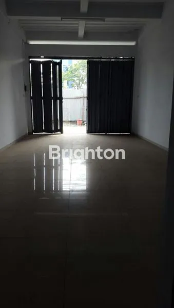 image RUKO SIAP PAKAI!!! LOKASI STRATEGIS!! KAWASAN RAMAI PENDUDUK!! COCOK UNTUK USAHA!! (8)