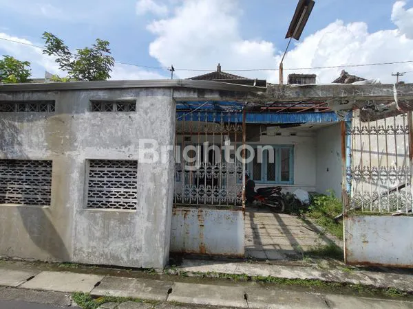 RUMAH TENGAH KOTA DI NOTUSUMAN SOLO