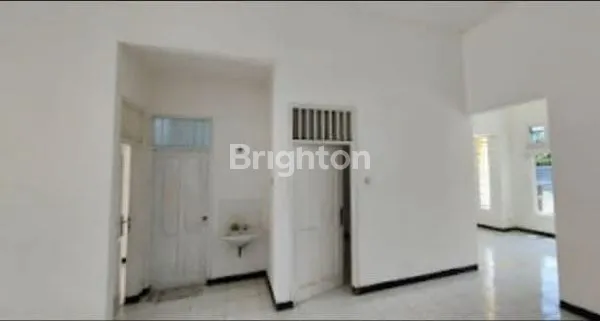 image RUMAH HITUNG TANAH COCOK  UNTUK INVESTASI SIAP HUNI BANGUNAN LAMA CLUSTER INTERNATIONAL VILLAGE CITRALAND SURABAYA, LOKASI DEKAT GWALK, DEKAT SURABAYA INTERNATIONAL SCHOOL. PAKUWON MALL (6)