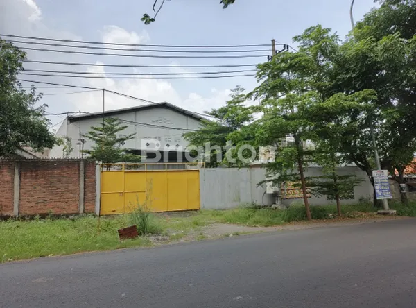 image  DISEWAKAN GUDANG DENGAN LOKASI YANG STRATEGIS JALAN RAYA TENARU DRIYO REJO. DEKAT DENGAN TOL MASUK DAN KELUAR SUMO DRIYOREJO (1)