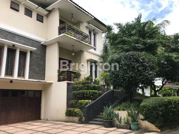 RUMAH MEWAH SEMI-FURNISH LOKASI STRATEGIS DI JATI PADANG, JAKARTA SELATAN