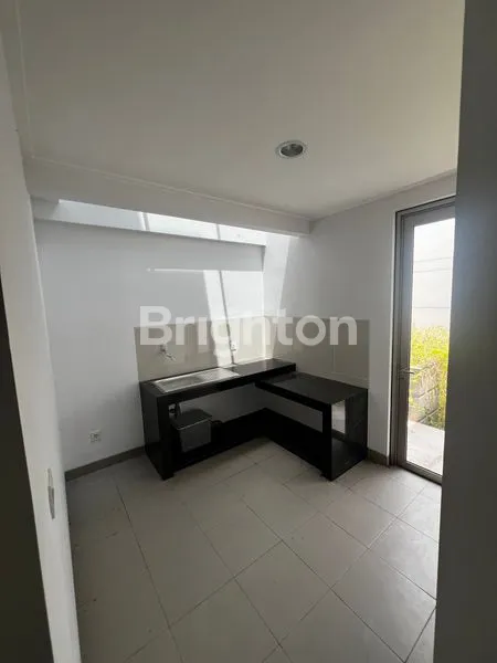 image RUMAH GOLF ISLAND CLUSTER SERENADE LAGOON PIK HOEK 338M2 SIAP HUNI BARAT LAUT (7)