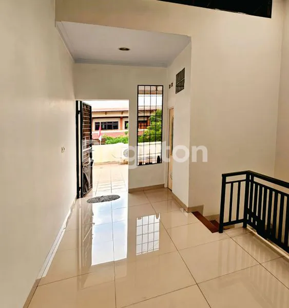 image RUMAH 3 LANTAI MINIMALIS MODERN, STRATEGIS & BEBAS BANJIR, JALAN ROW 2 MOBIL, TANJUNG DUREN JAKARTA BARAT (7)