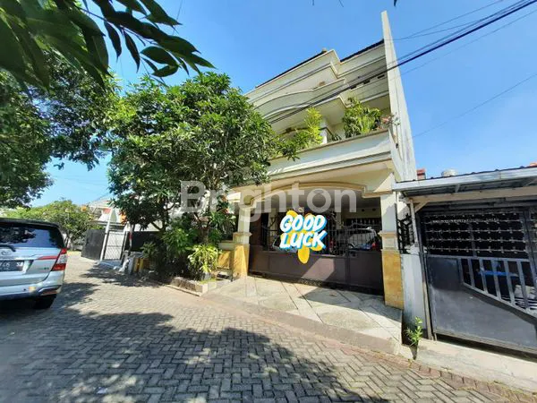 image RUMAH 2.5 LANTAI DI MANYAR TIRTOYOSO UTARA (1)