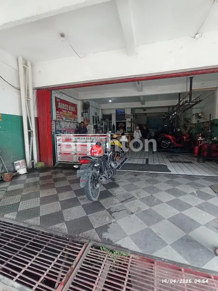 image RUMAH DAN USAHA DI PLOSOKLATEN (1)