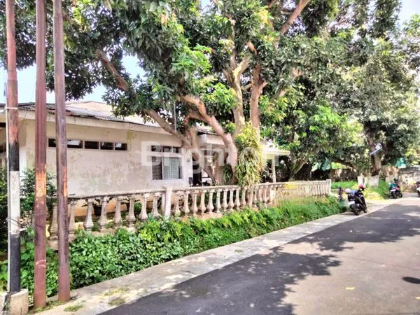 image RUMAH SANGAT LUAS NYAMAN DAN SEJUK HITUNG TANAH SAJA NGESREP BARAT  (2)