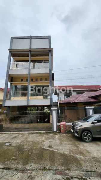 image PREMIUM! DUA DALAM SATU! NYAMAN UNTUK KELUARGA, UNTUNG UNTUK BISNIS! RUMAH LUAS + KANTOR, GARASI LEGA, DEKAT KAMPUS TENGAH KOTA! (1)