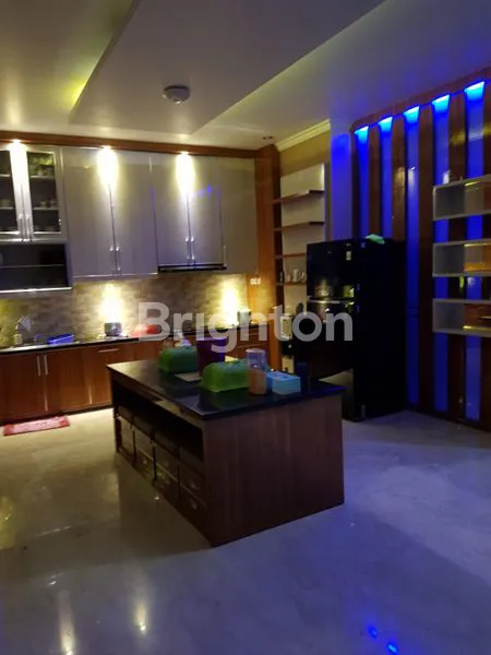 image PREMIUM! DUA DALAM SATU! NYAMAN UNTUK KELUARGA, UNTUNG UNTUK BISNIS! RUMAH LUAS + KANTOR, GARASI LEGA, DEKAT KAMPUS TENGAH KOTA! (6)