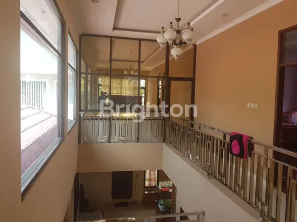 image PREMIUM! DUA DALAM SATU! NYAMAN UNTUK KELUARGA, UNTUNG UNTUK BISNIS! RUMAH LUAS + KANTOR, GARASI LEGA, DEKAT KAMPUS TENGAH KOTA! (7)