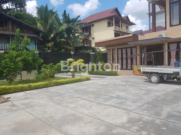 image PREMIUM! DUA DALAM SATU! NYAMAN UNTUK KELUARGA, UNTUNG UNTUK BISNIS! RUMAH LUAS + KANTOR, GARASI LEGA, DEKAT KAMPUS TENGAH KOTA! (5)