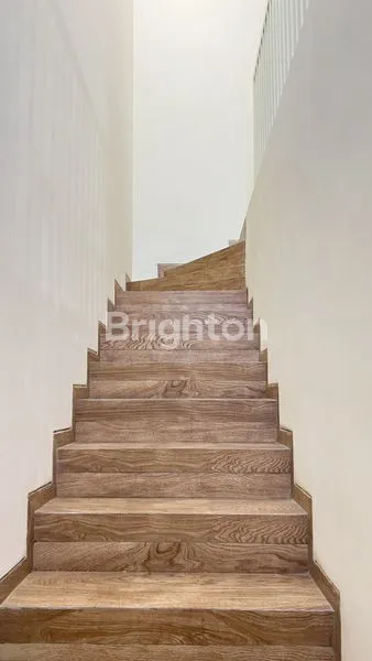 image DI JUAL RUMAH 2 LANTAI  MODERN MINIMALIS LOKASI DI RUNGKUT MENANGGAL HARAPAN, SURABAYA TIMUR (6)
