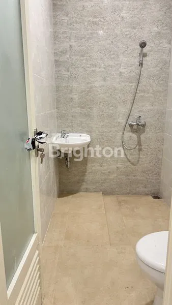 image DI JUAL RUMAH 2 LANTAI  MODERN MINIMALIS LOKASI DI RUNGKUT MENANGGAL HARAPAN, SURABAYA TIMUR (8)