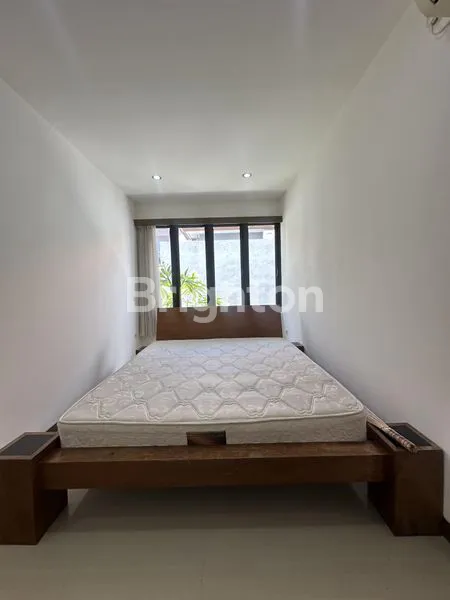 image VILLA SEMI FURNISHED LOKASI STRATEGIS DAN TENANG DI SEMINYAK (2)