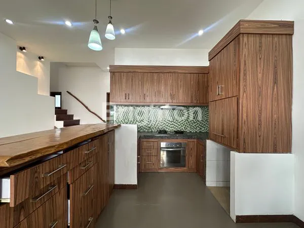 image VILLA SEMI FURNISHED LOKASI STRATEGIS DAN TENANG DI SEMINYAK (7)