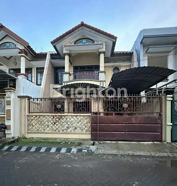 image RUMAH 2 LANTAI DHARMAHUSADA MAS LOKASI SANGAT STRATEGIS DI SURABAYA (1)