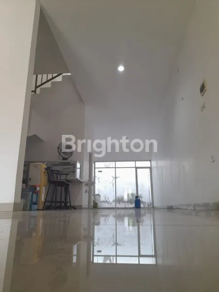 image RUMAH JALAN UTAMA RAYA KUTISARI MINIMALIS BISA UNTUK USAHA ROW JALAN 3 MOBIL (5)