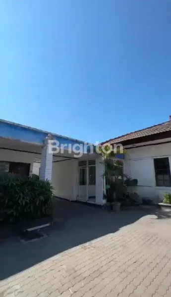 GEDUNG DI JALAN DR SOETOMO  GRESIK KOTA