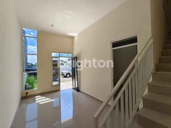 image RUMAH 2 LANTAI DI THE 8 RESIDENCE TASIKMADU KOTA MALANG (7)